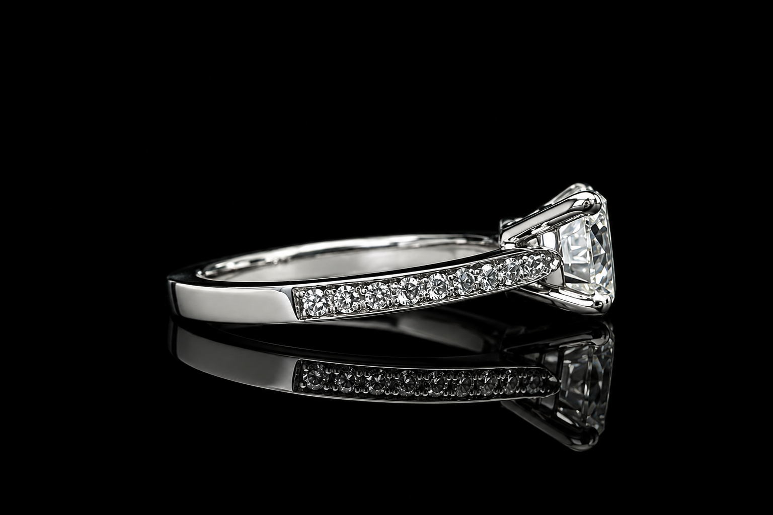 Round Diamond Pavé Solitaire Engagement Ring (eng631)