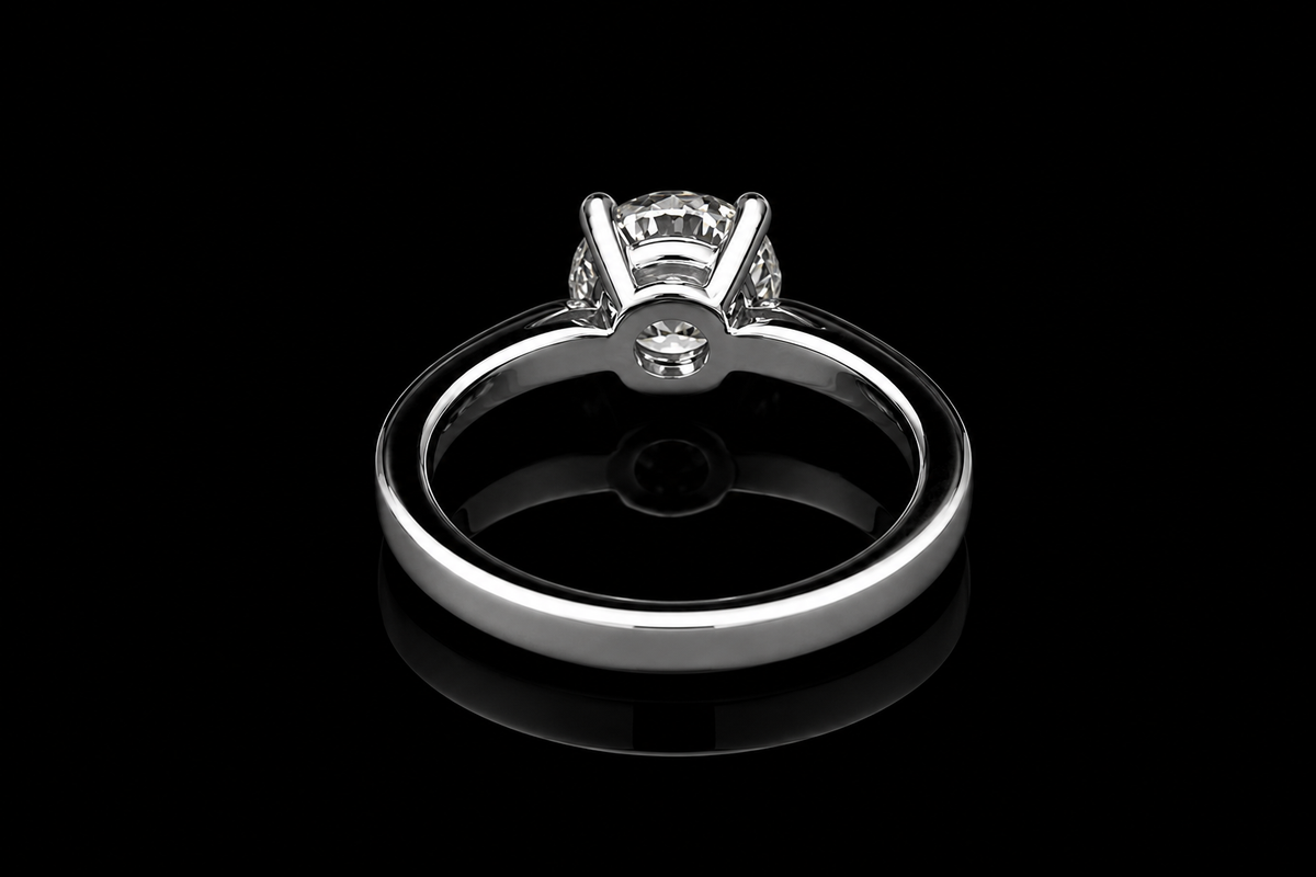 Round Diamond Pavé Solitaire Engagement Ring (eng631)
