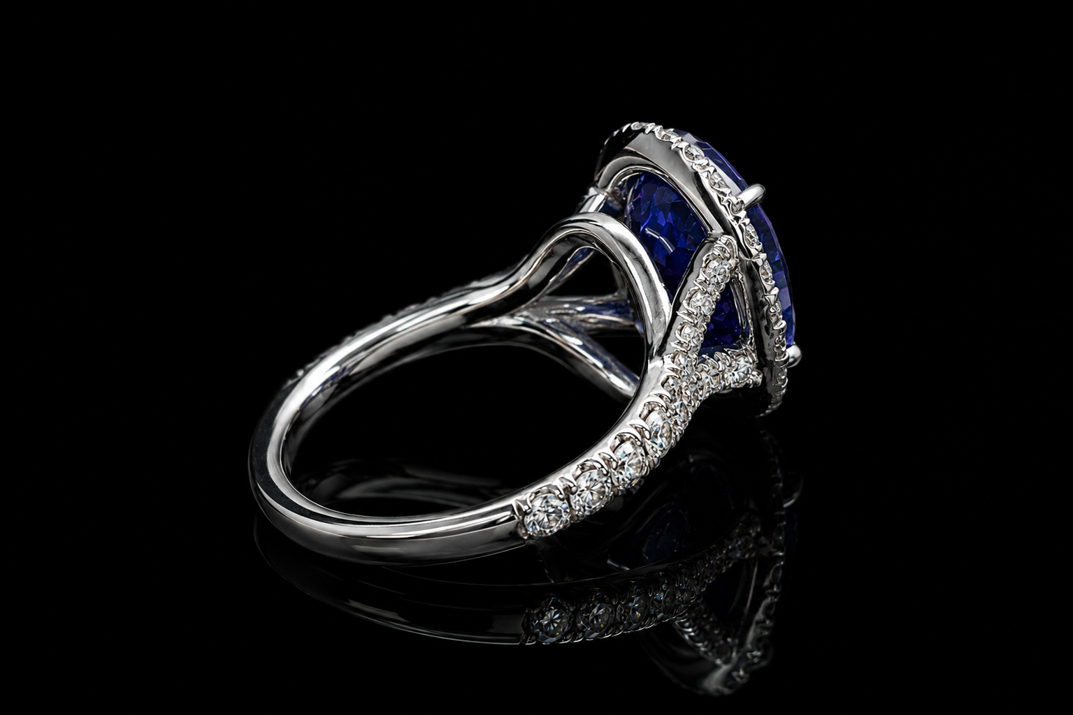 Oval Blue Sapphire Halo Split Shank Ring (eng704)