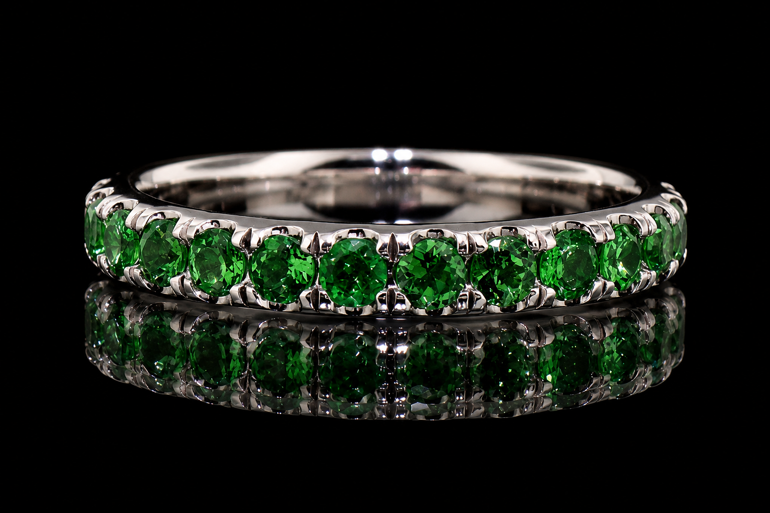 Round Tsavorite Micropavé Platinum Band (band107)