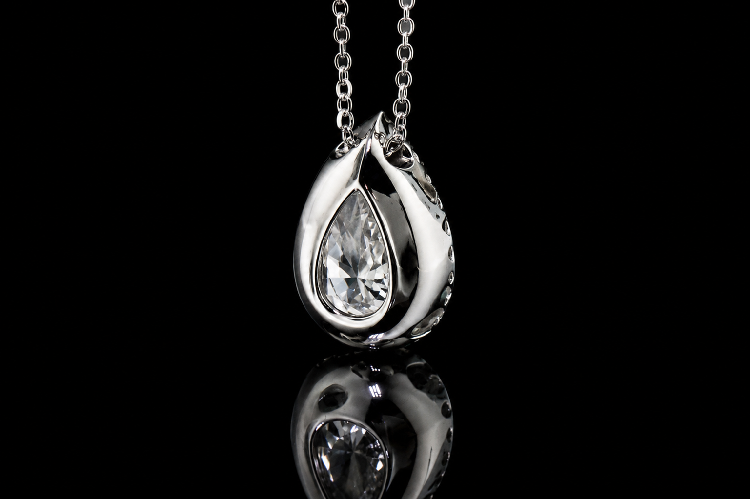 Platinum Pear-Shaped Diamond Halo Pendant (pend008)