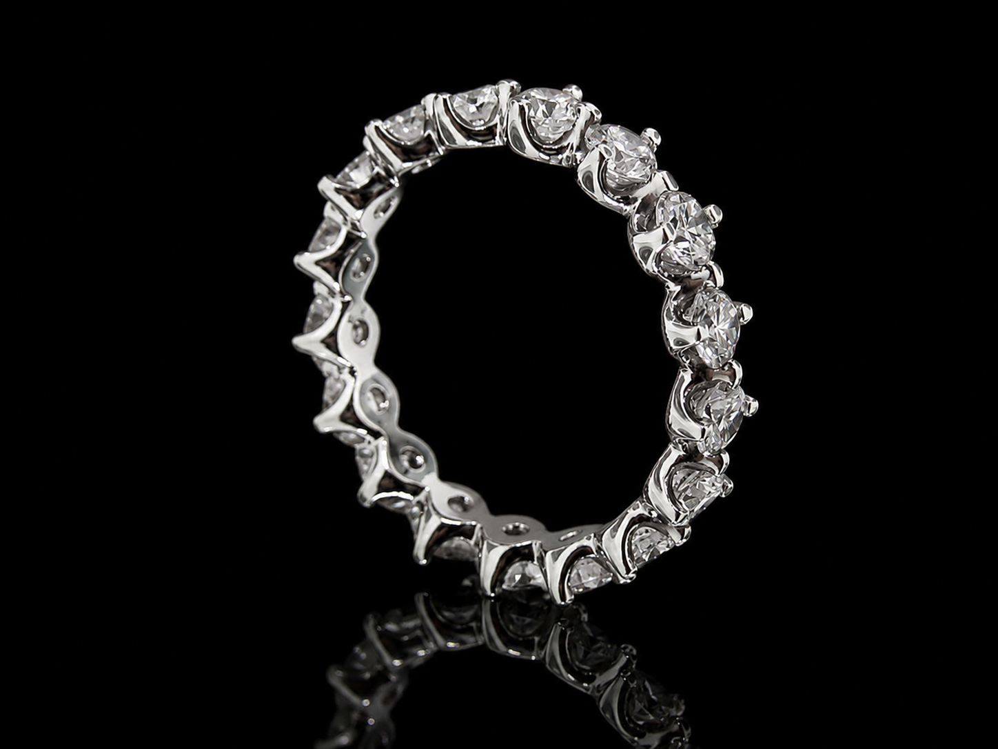 Round & Cushion Diamond Eternity Band (band067)