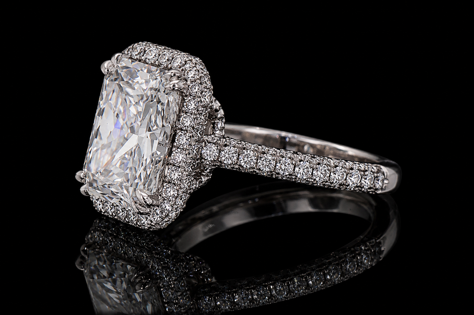 Radiant Cut Diamond Halo Ring (eng428)