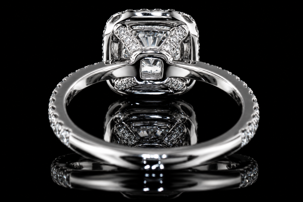 Cushion Cut Diamond Halo Engagement Ring (eng018)