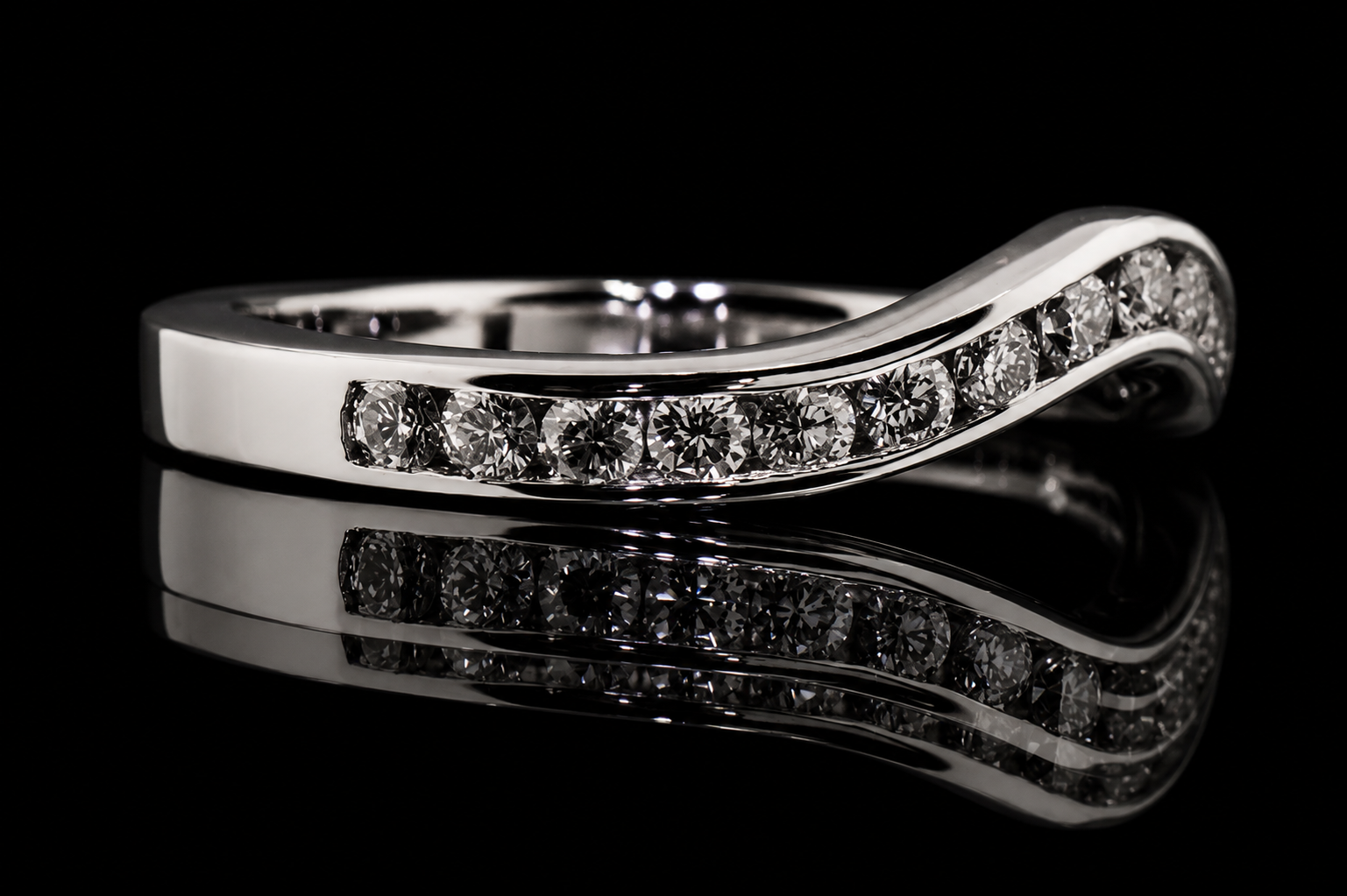 Curved Diamond Wedding Band (eng017)