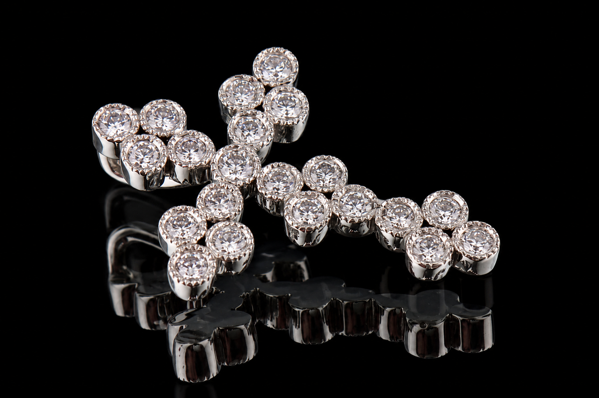 Milgrain Diamond Cross Pendant (pend094)