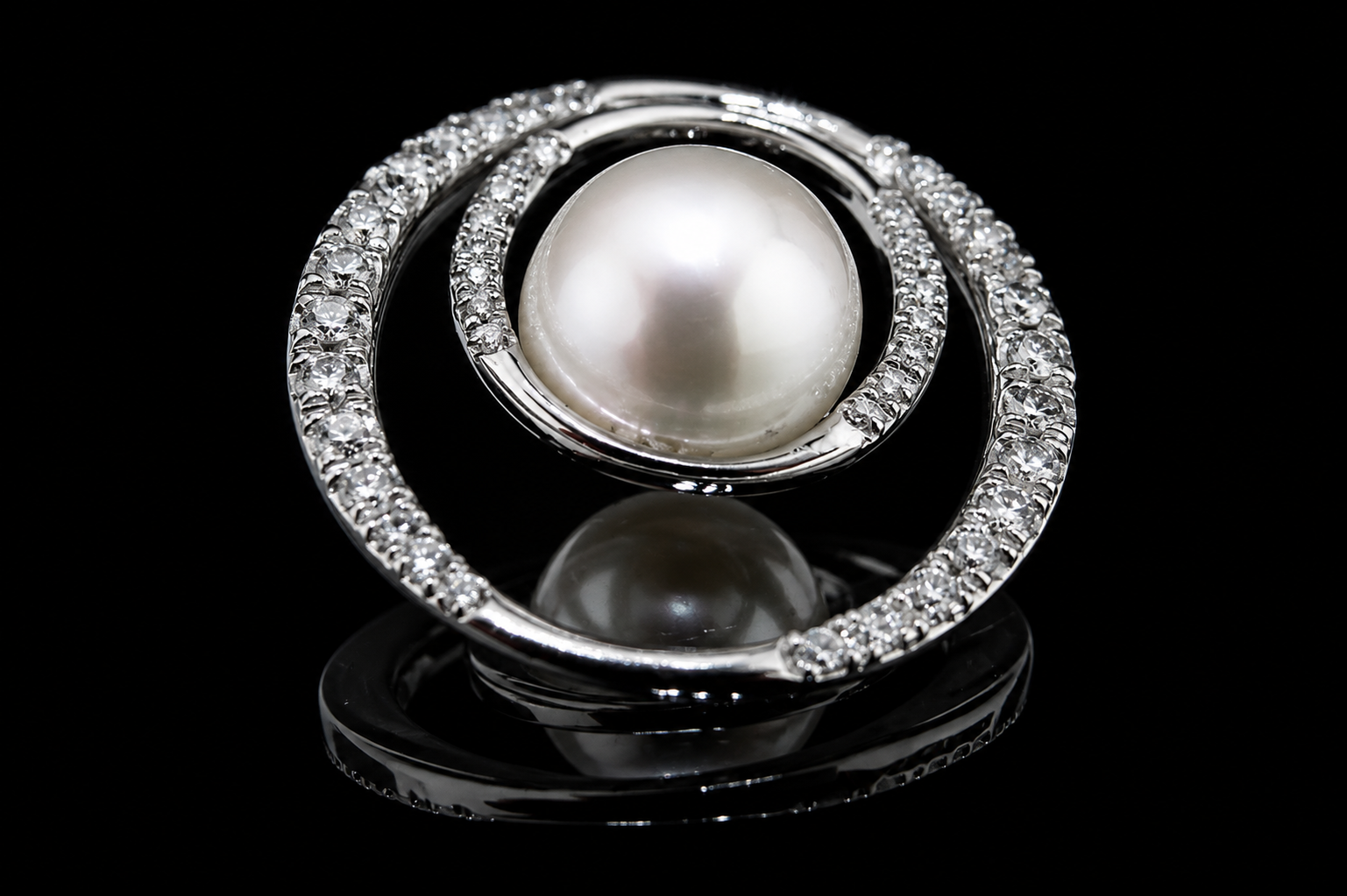 Diamond & Pearl Swirl Pendant (pend047)