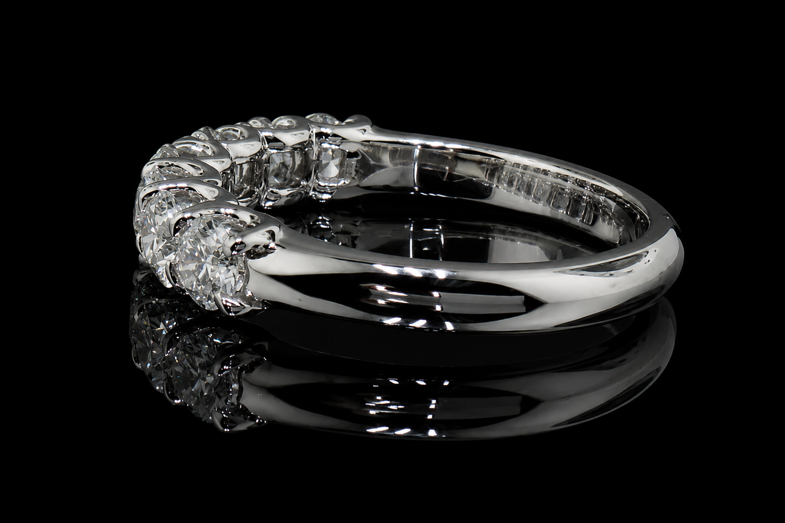 Seven-Stone Round Diamond Platinum Band (band085)