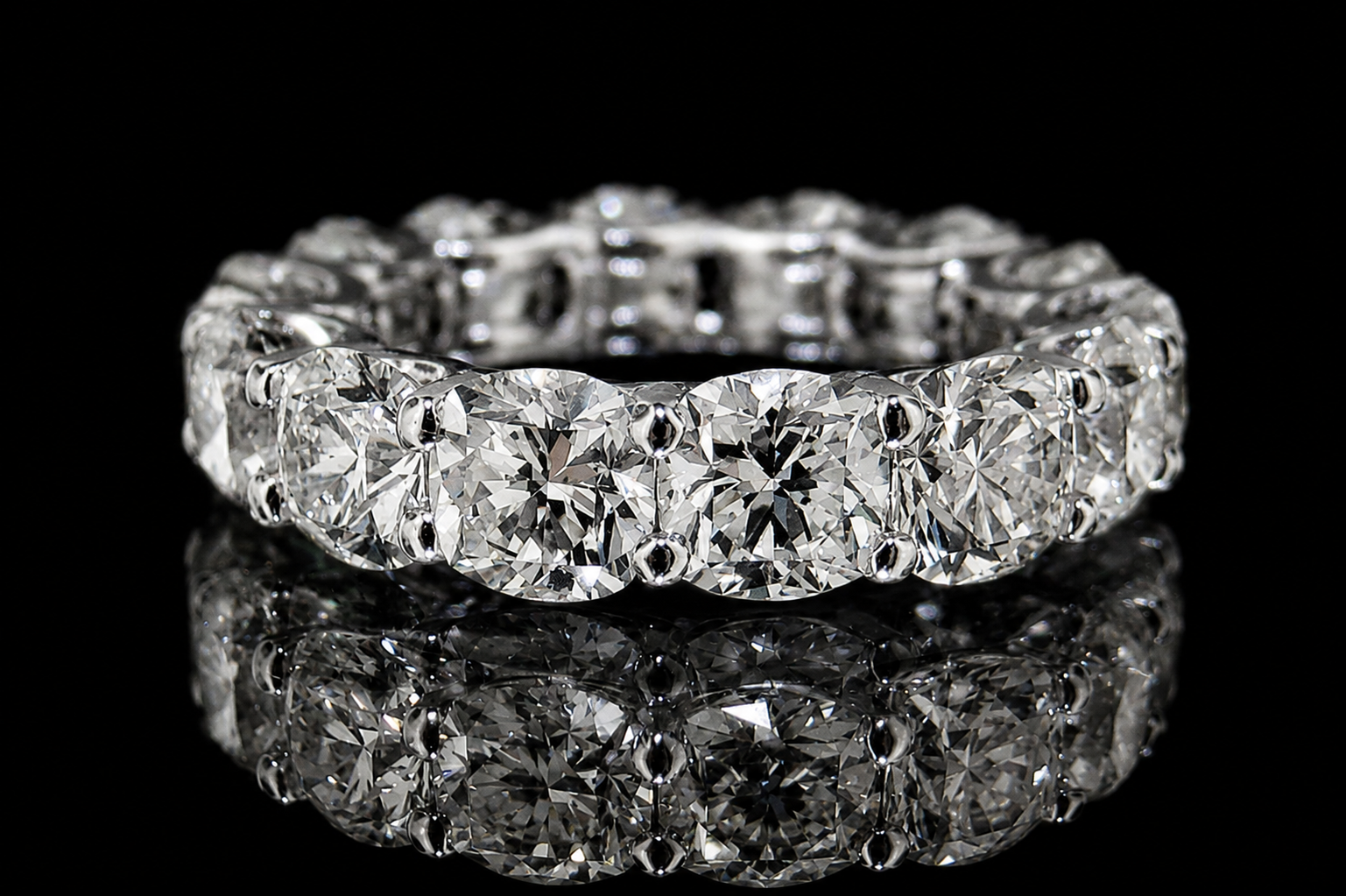 Round Diamond Eternity Band (band064)