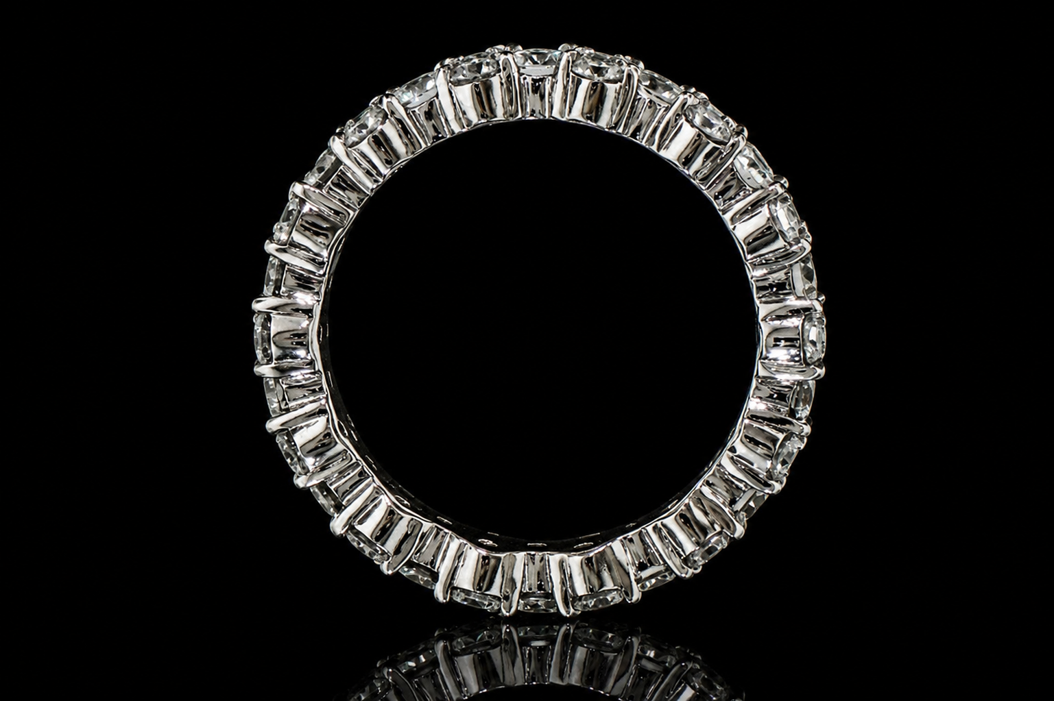 Mixed-Size Round Diamond Eternity Band (band125)