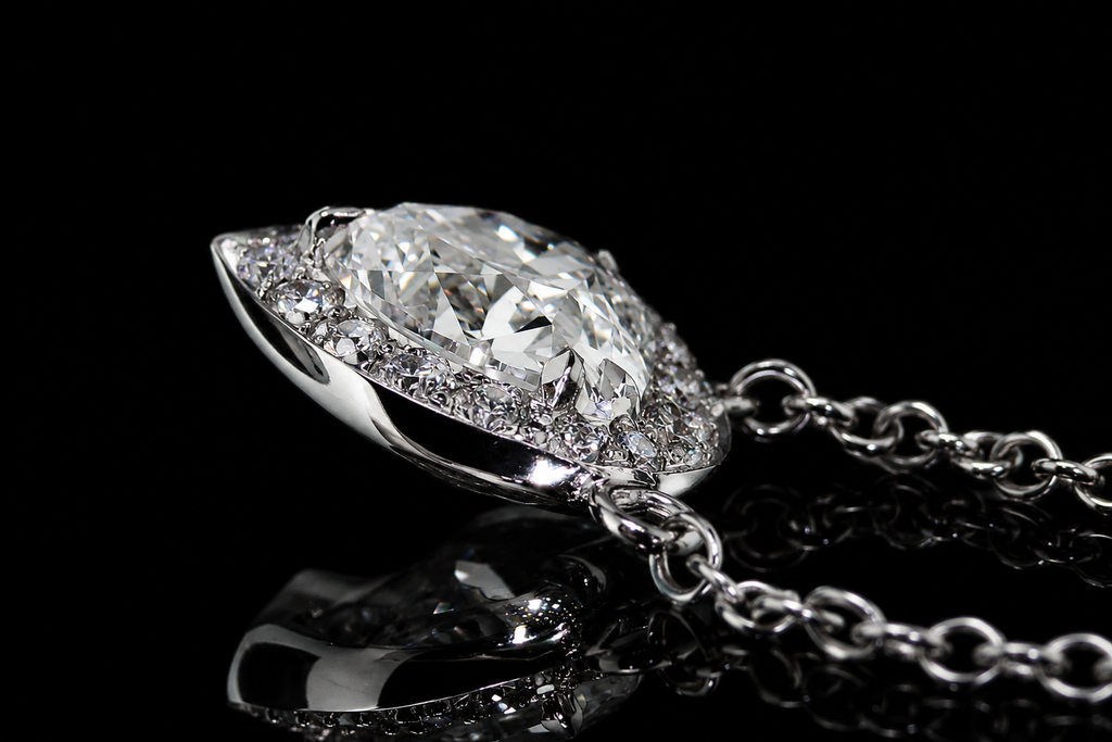 Heart-Shaped Diamond Halo Pendant (pend051)
