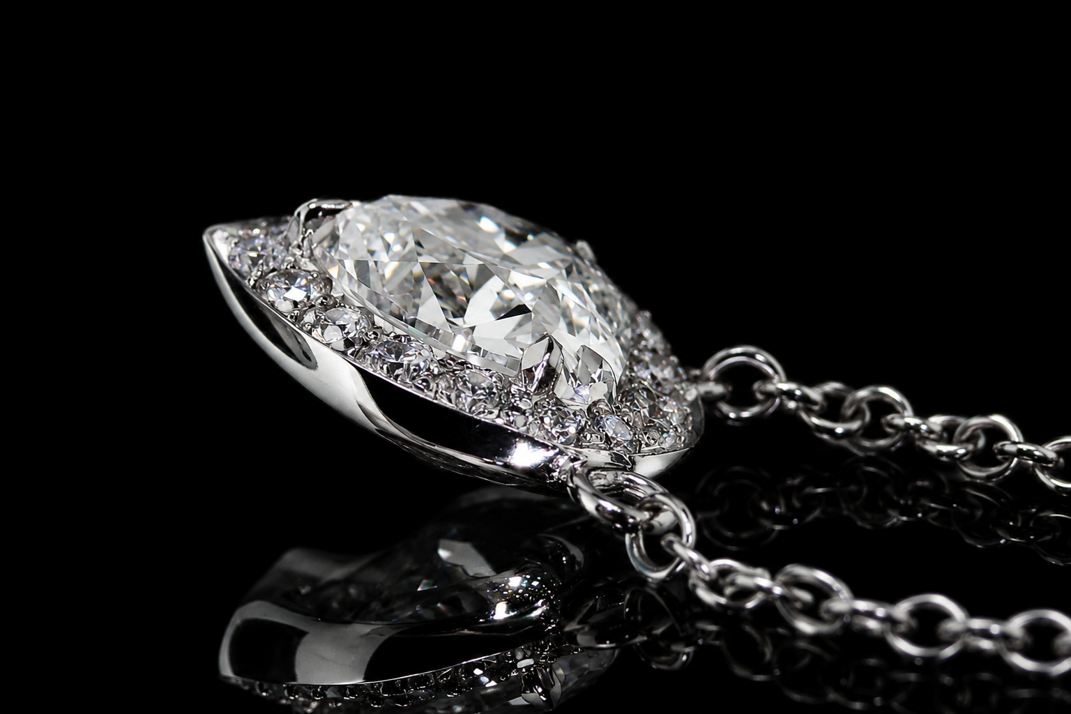 Heart-Shaped Diamond Halo Pendant (pend051)
