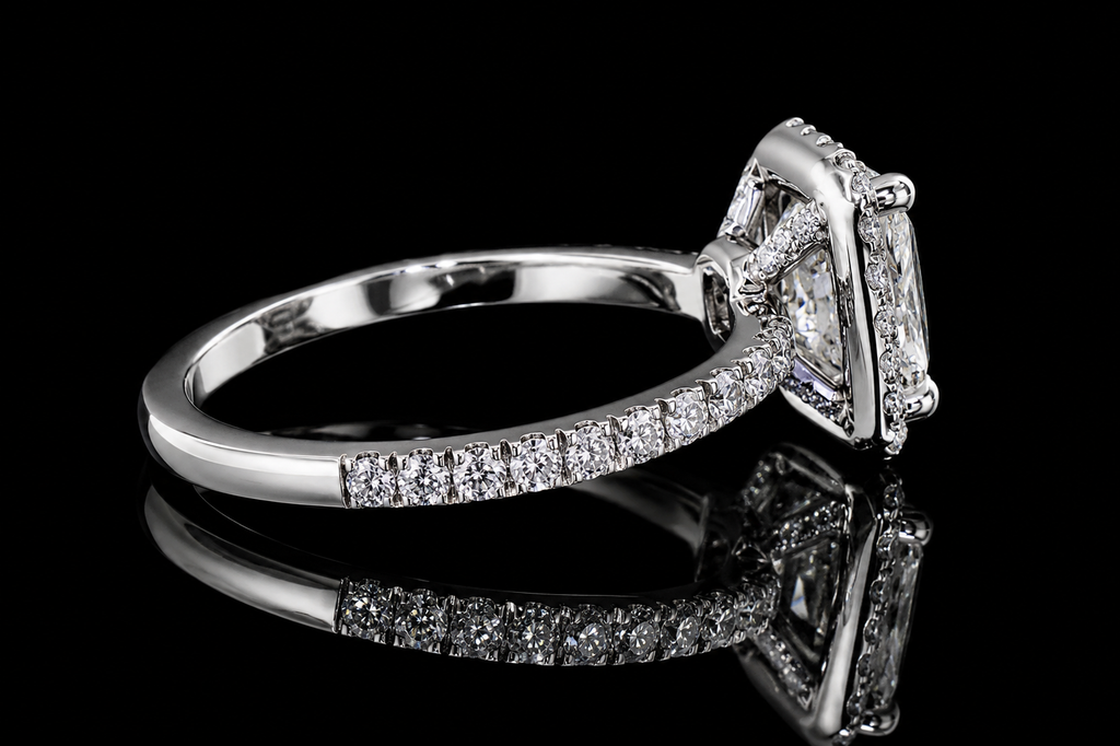 Cushion Cut Diamond Halo Engagement Ring (eng018)