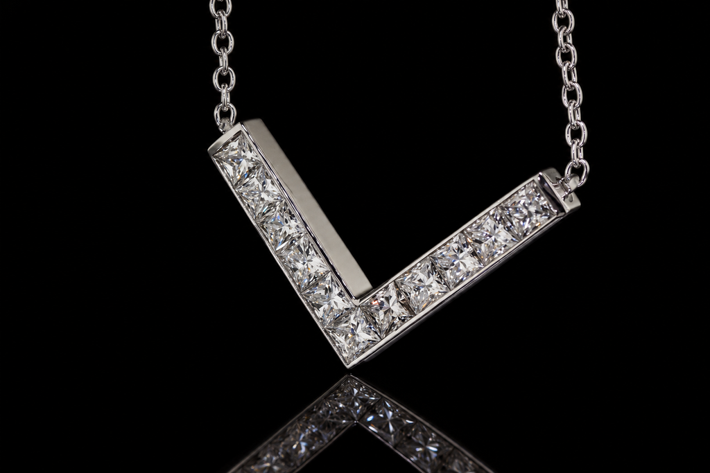 14K White Gold Channel-Set Princess-Cut Diamond V Necklace (pend101)