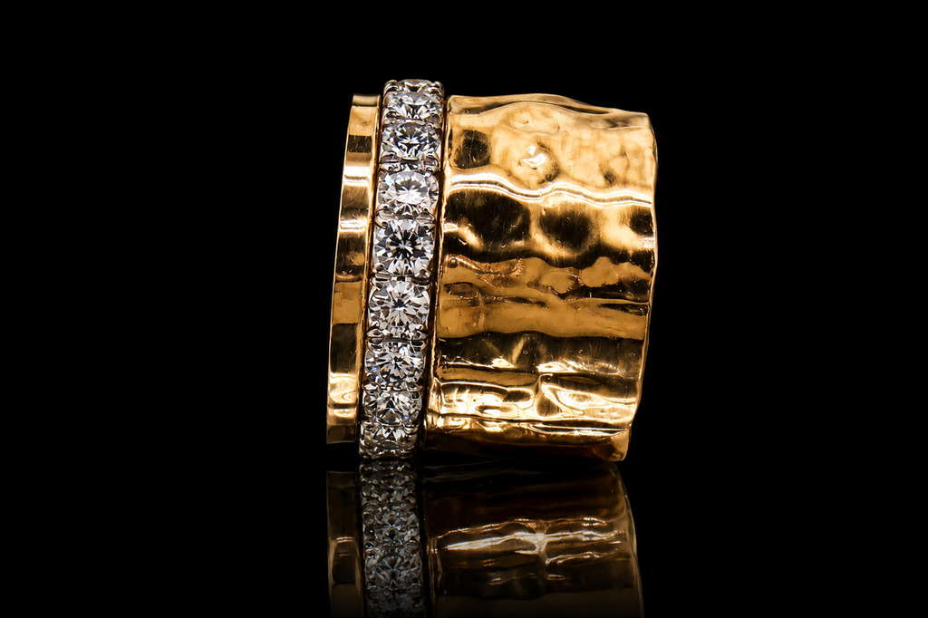 18K Yellow Gold Hammered Diamond Band (band133)