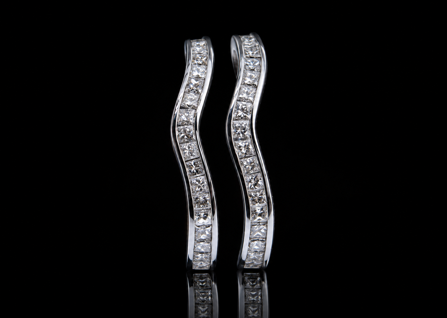 Curved Princess-Cut Diamond Band (band039)