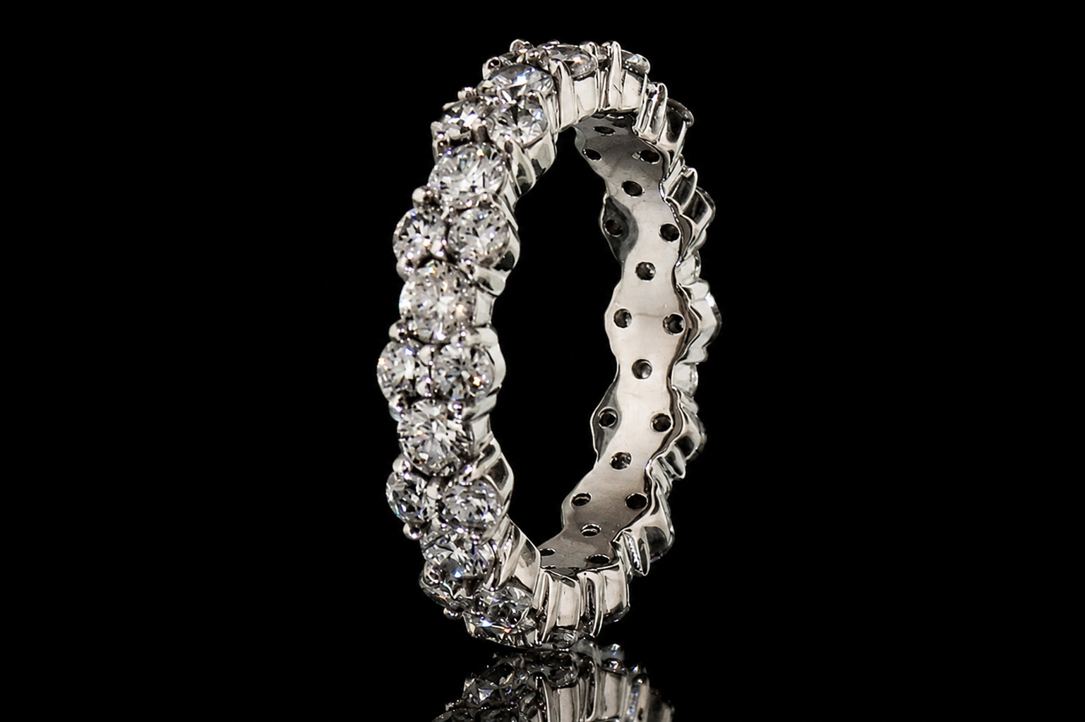 Mixed-Size Round Diamond Eternity Band (band125)