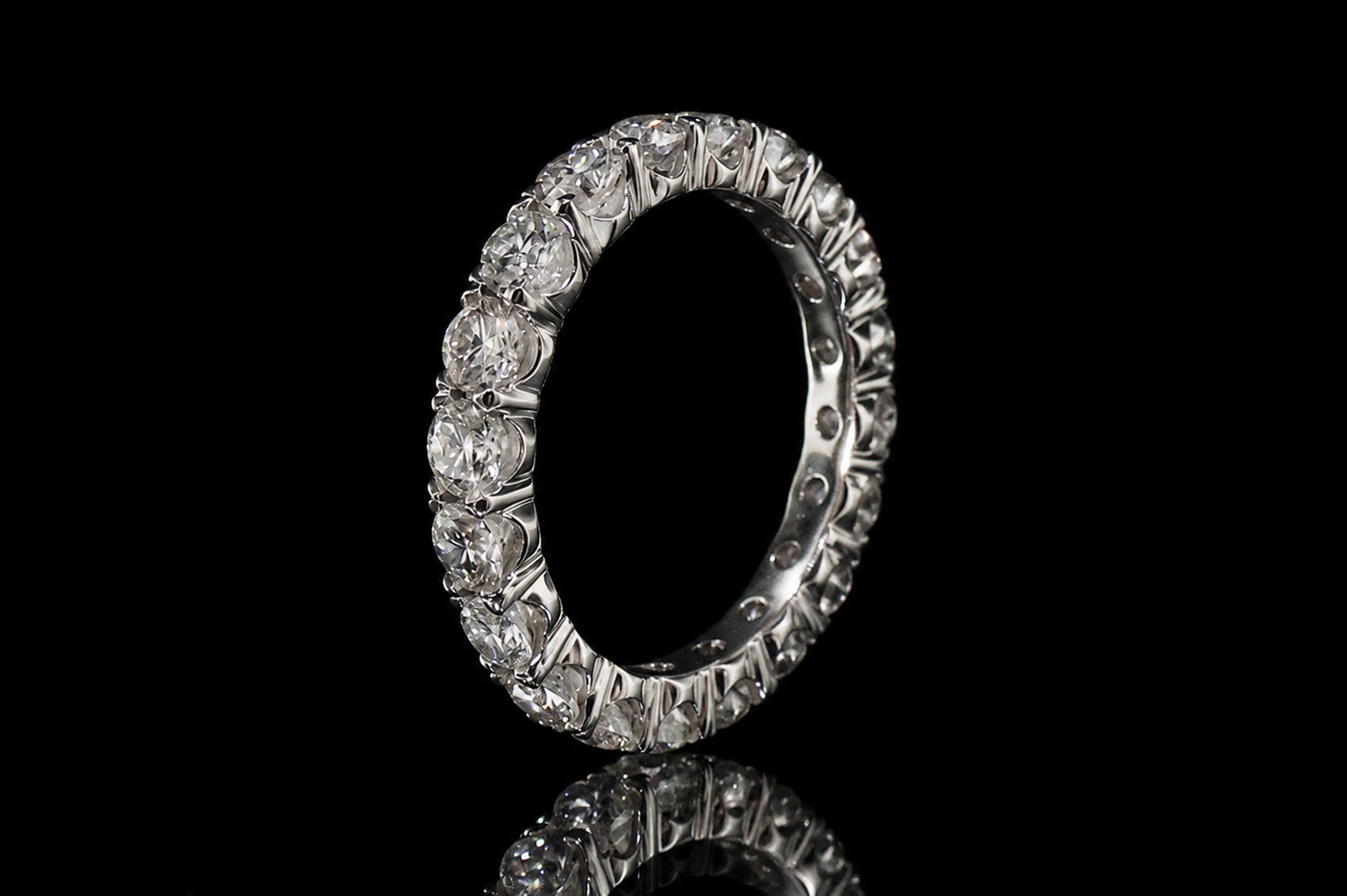 Round Diamond Shared-Prong Platinum Eternity Band (band089)