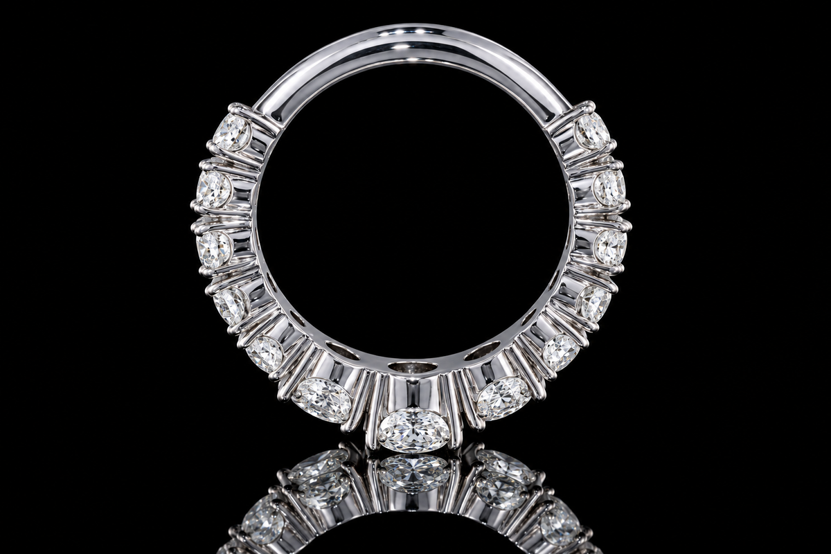 Graduated Round Brilliant Diamond Anniversary Band (band175)