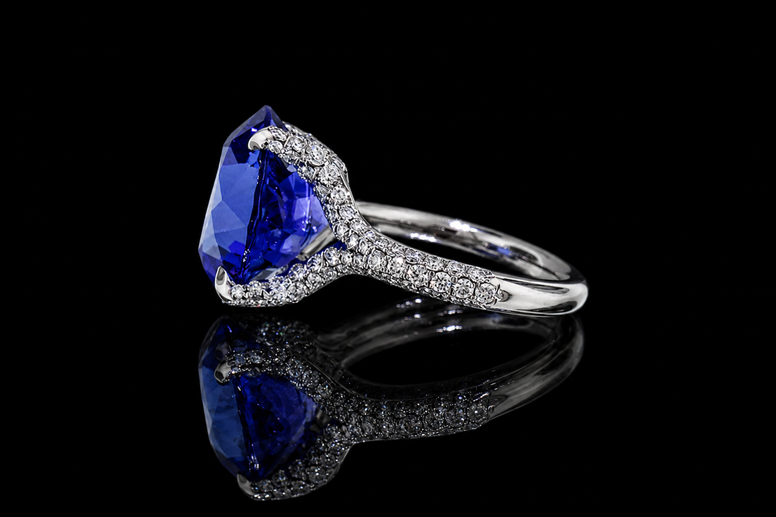 Tanzanite Split Shank Ring with Pavé Accents (eng530)