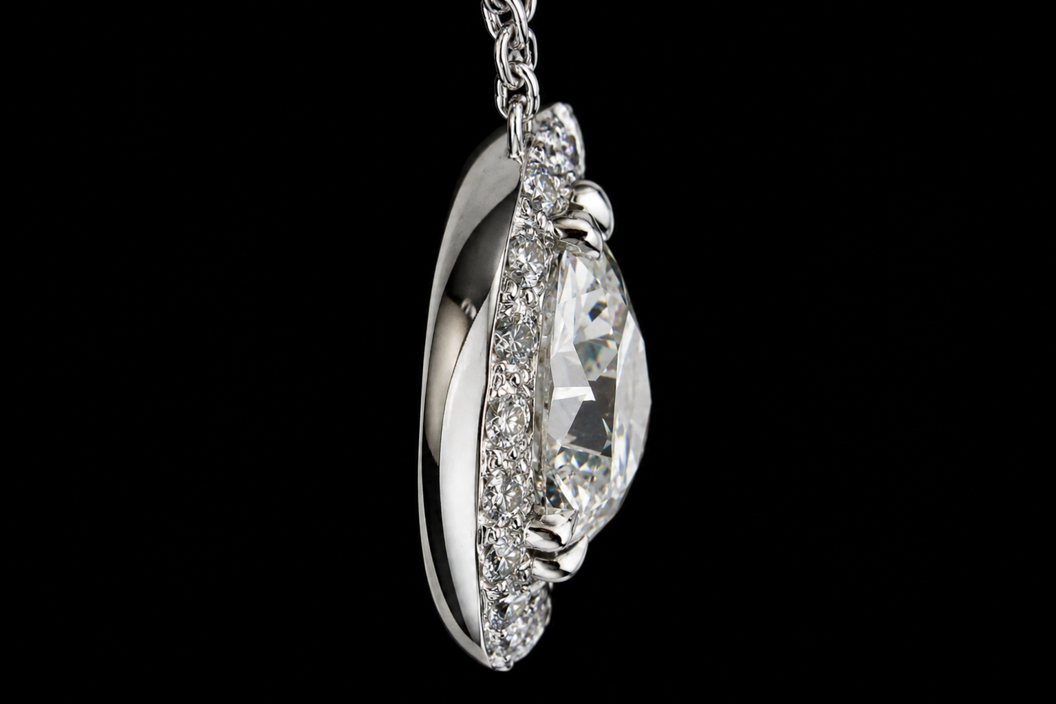 Heart-Shaped Diamond Halo Pendant (pend051)