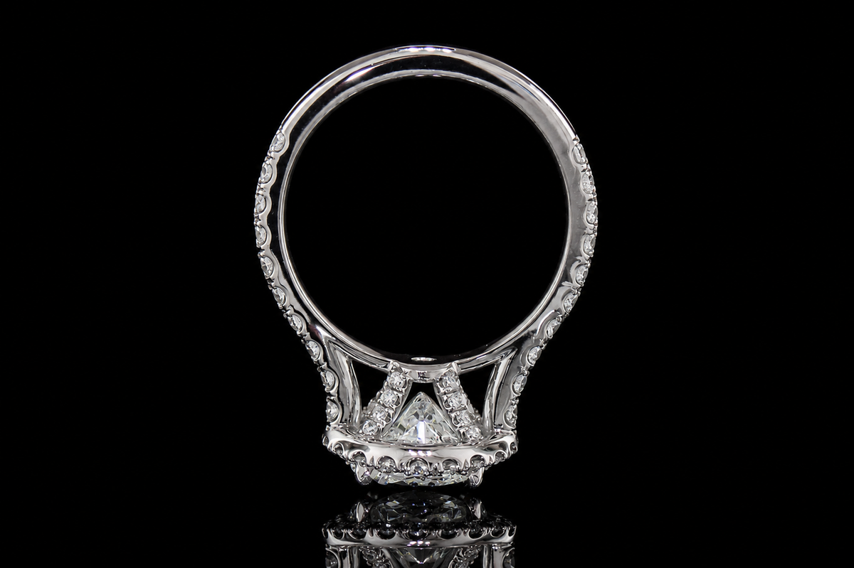Round Halo Engagement Ring (eng368)