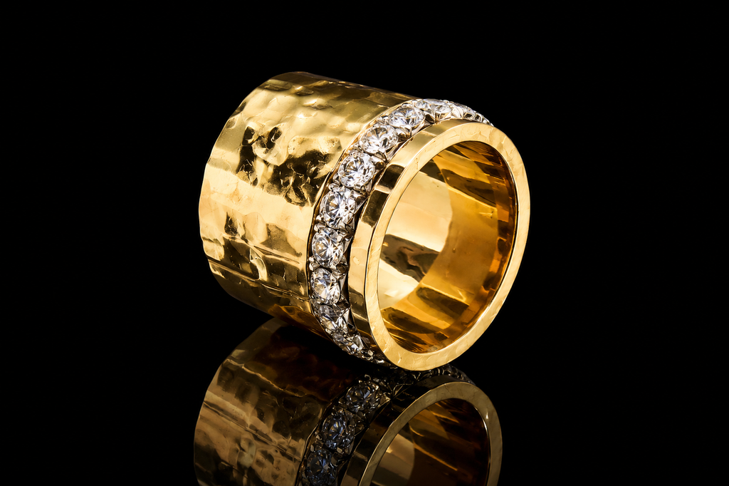 18K Yellow Gold Hammered Diamond Band (band133)