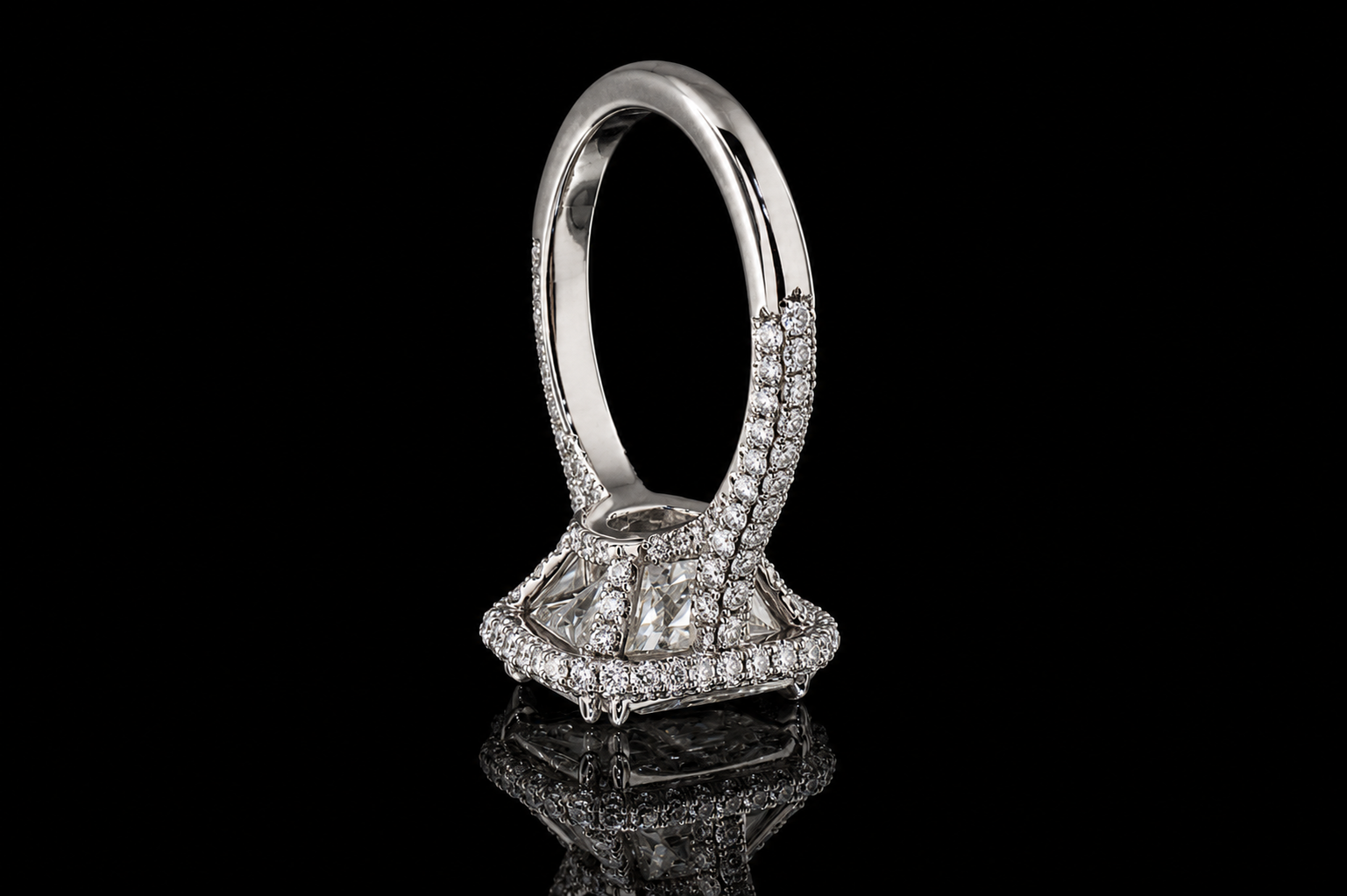 Radiant Cut Diamond Halo Ring (eng428)