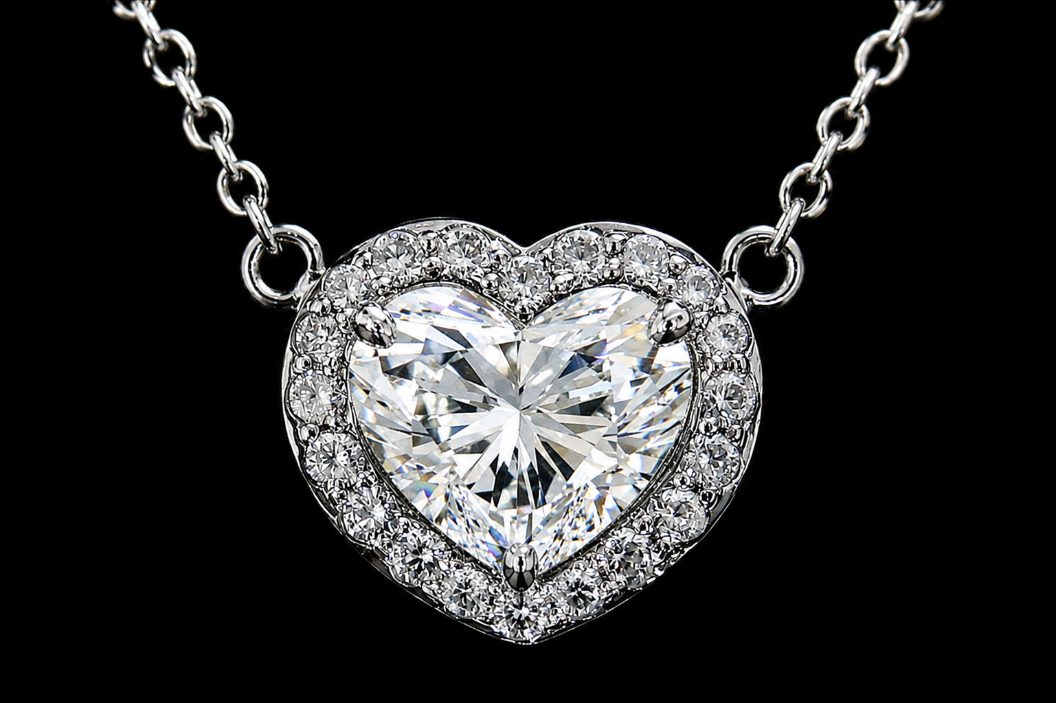 Heart-Shaped Diamond Halo Pendant (pend051)